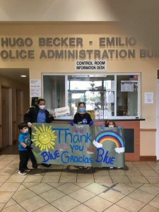 students thanking first responders